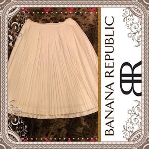👗Banana Republic white skirt